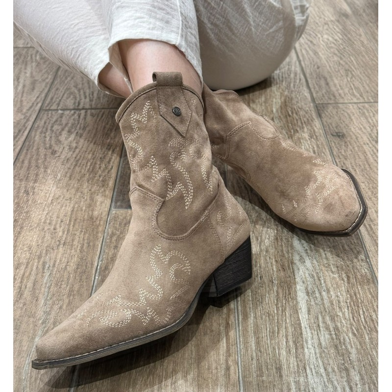 Bota Campera Cowboy de Media Caña con Bordados A6440