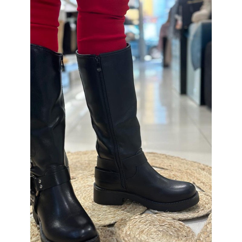 Botas planas con hebilla Botas planas con hebilla